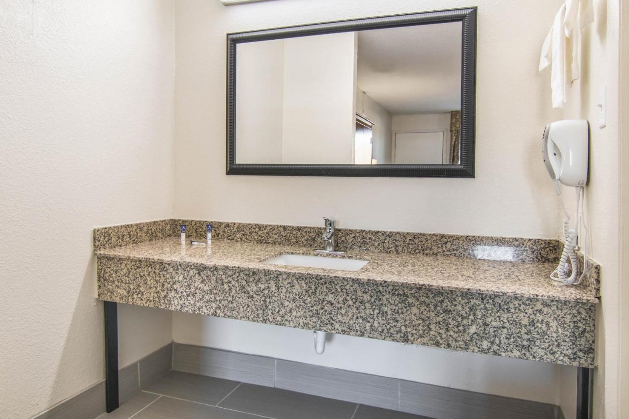 Americas Best Value Inn Perry Exterior photo